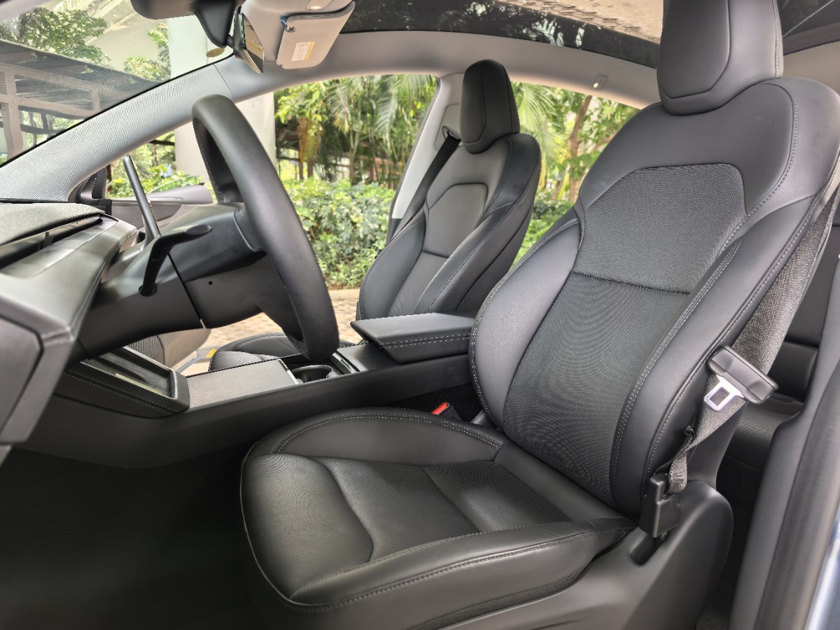 Tesla Model Y 2025 #5 Tesla Model Y 2025 car image #5