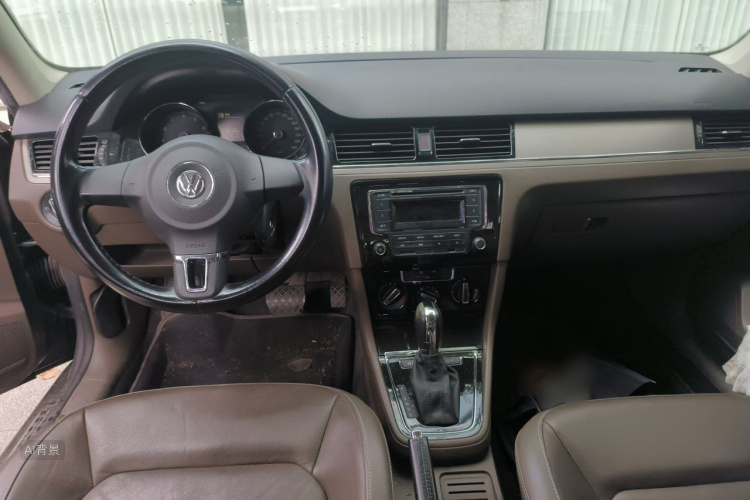 Volkswagen Bora 2014 car image #11