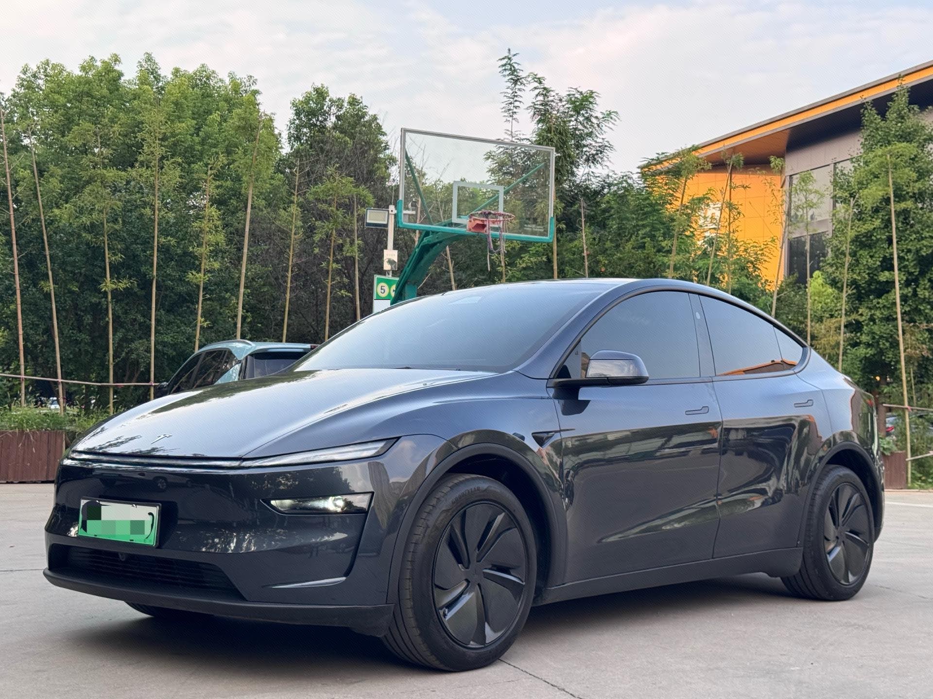 Tesla Model Y 2025 Tesla Model Y 2025 car image