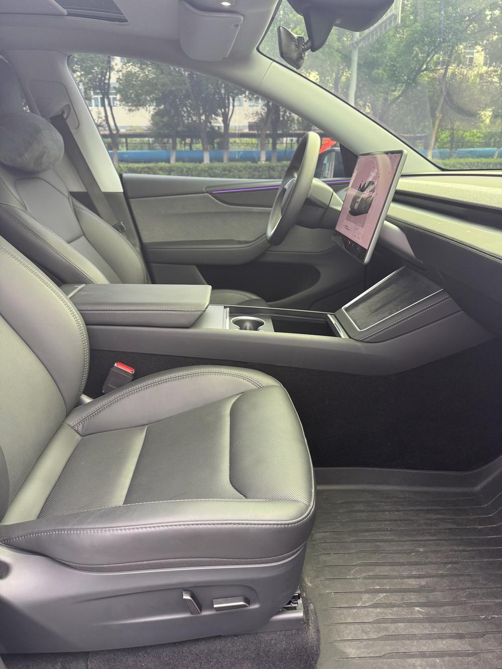 Tesla Model Y 2025 car image #14