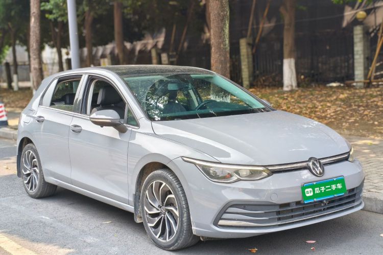 Volkswagen Golf 2023 car image #4