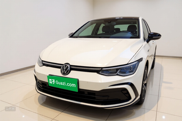 Volkswagen Golf 2023 car image #3