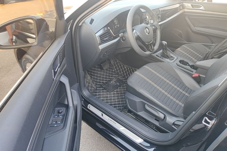 Volkswagen Lavida 2018 car image #16