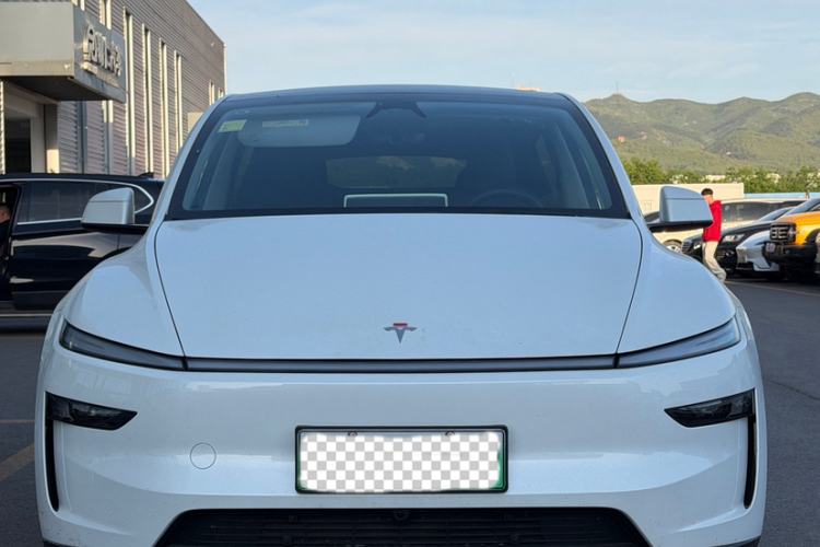 Tesla Model Y 2025 immagine di auto #5