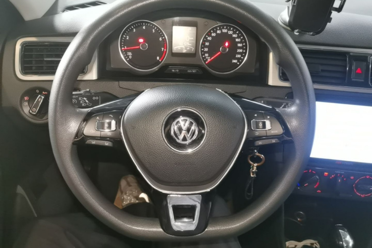 Volkswagen Santana 2016 car image #11