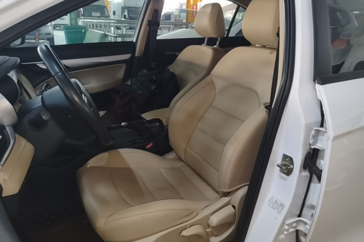GEELY Emgrand 2018 car image #15