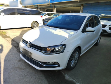 Volkswagen Polo 2015 car image 