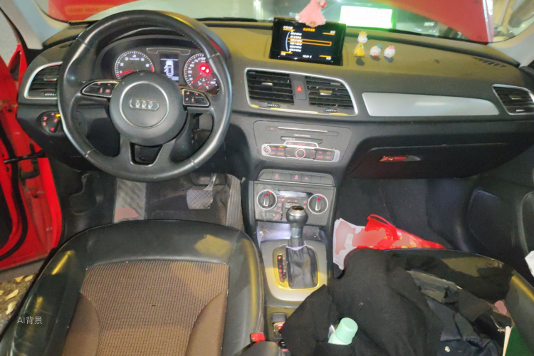 Audi Q3 2019 car image #11