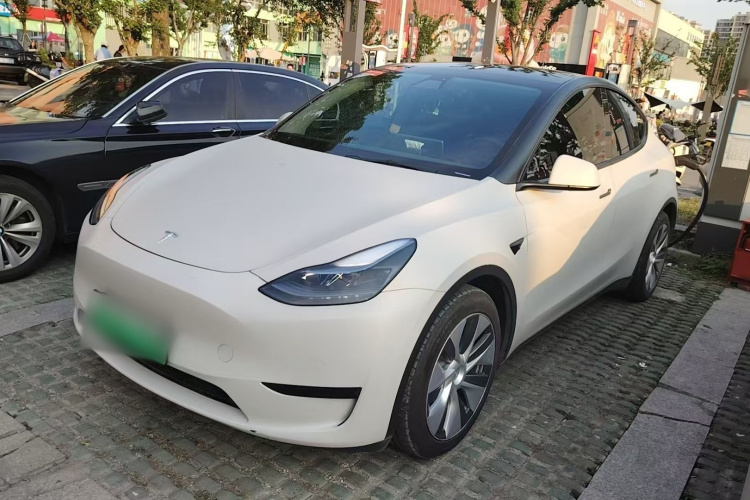 Tesla Model Y 2022 car image #4