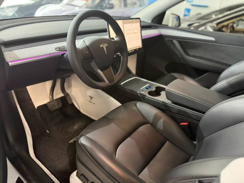 Tesla Model Y 2024 #4 Tesla Model Y 2024 car image #4