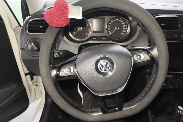 Volkswagen Polo 2018 car image #11