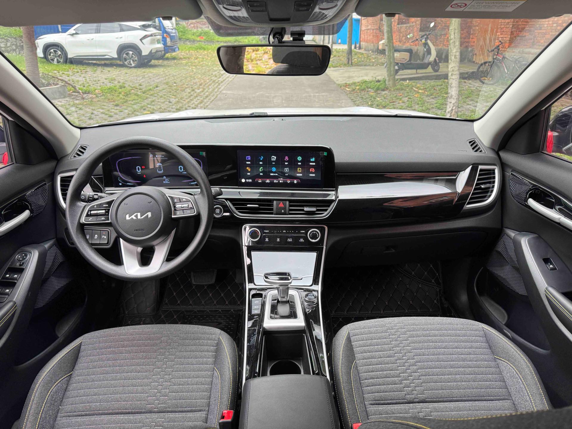 Kia Seltos 2025 car image #8