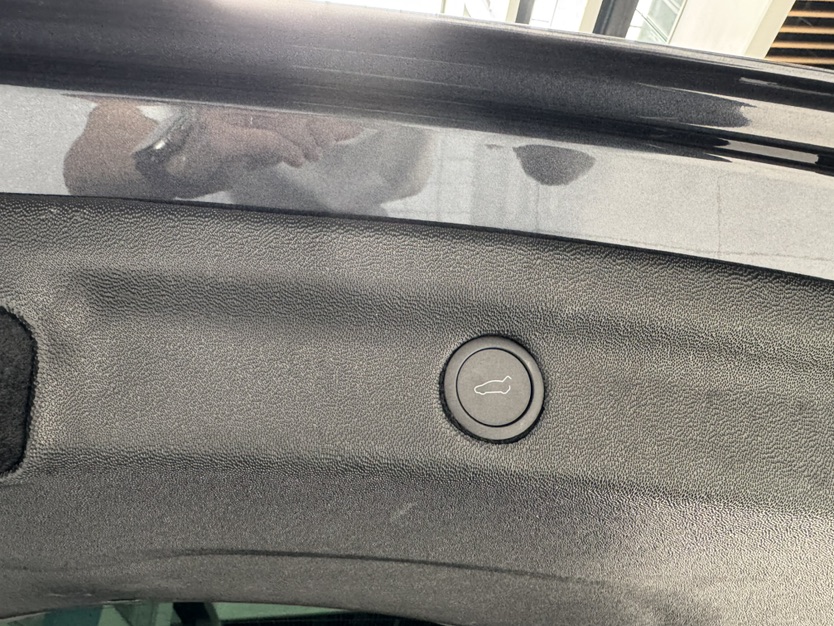 Tesla Model Y 2025 car image #24