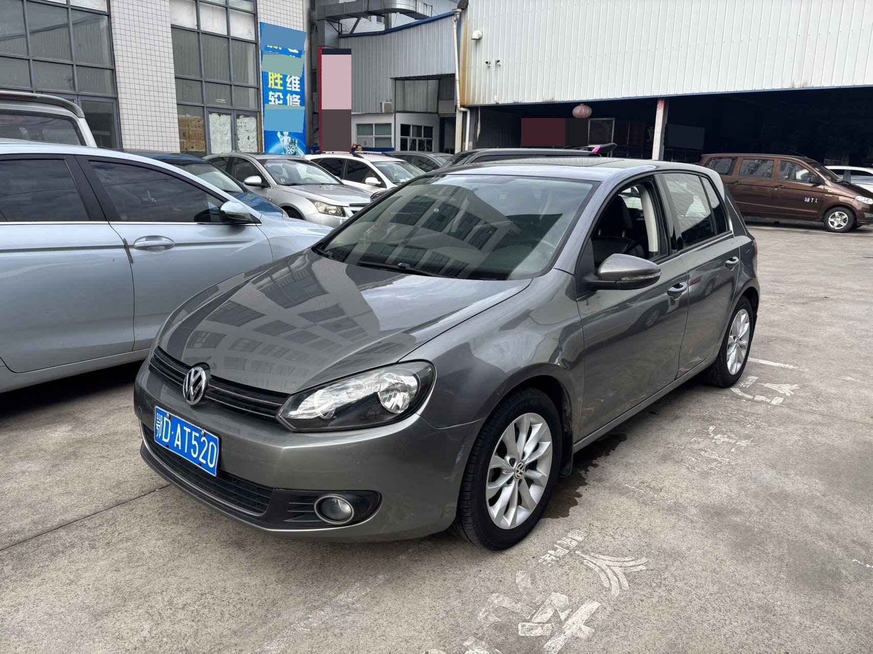 Volkswagen Golf 2012 car image 