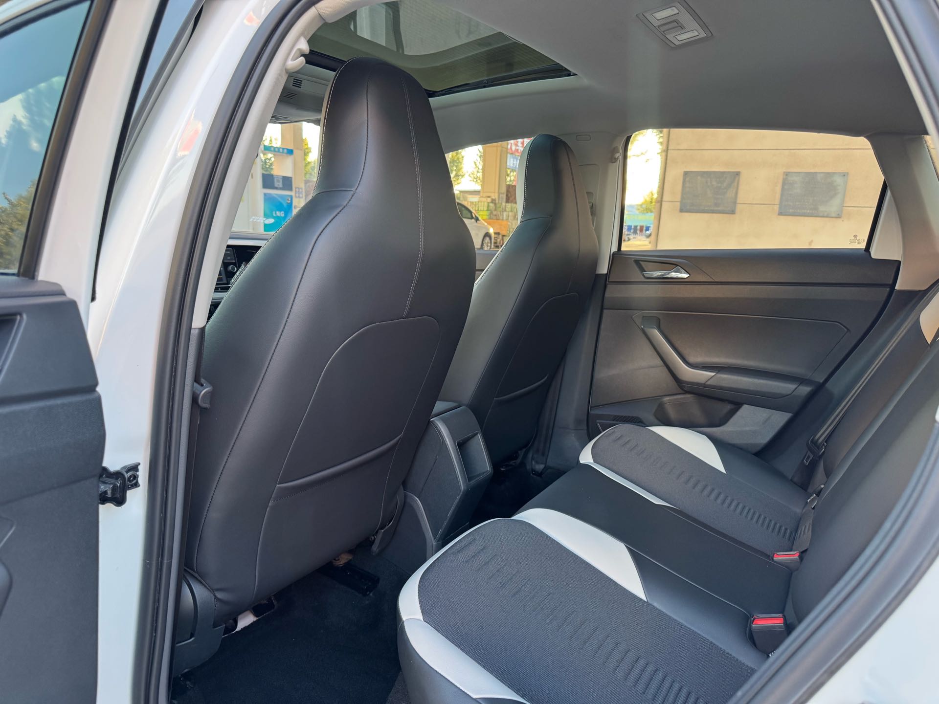 Volkswagen Polo 2020 car image #9