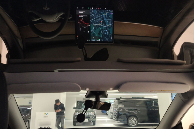 Tesla Model Y 2021 #19 Tesla Model Y 2021 car image #19