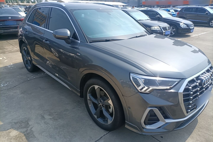 Audi Q3 2022 car image #4