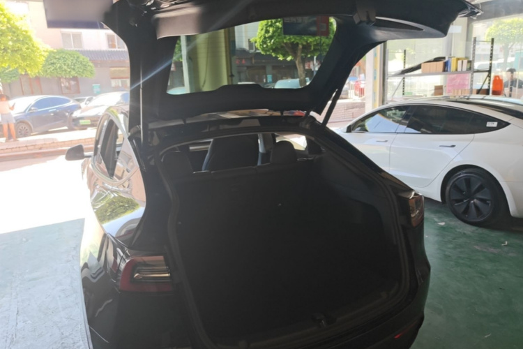 Tesla Model Y 2022 #19 Tesla Model Y 2022 car image #19
