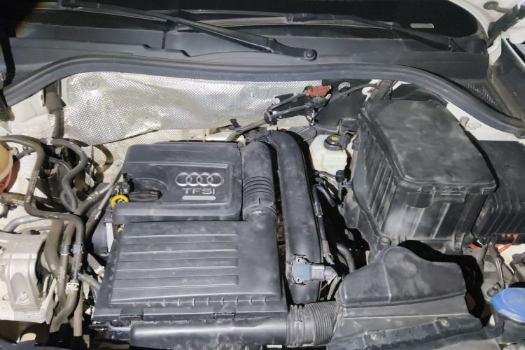 Audi Q3 2018 car image #22