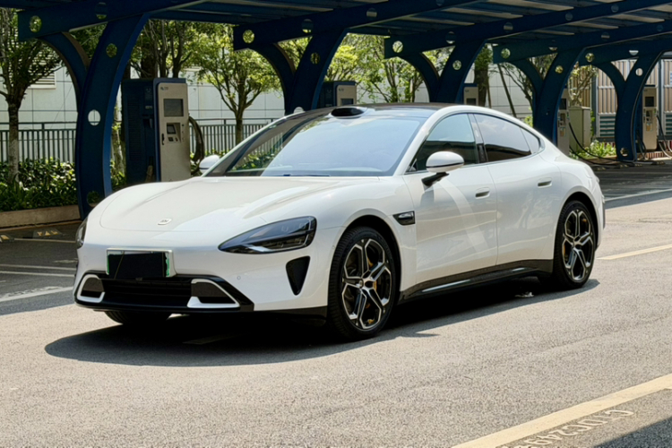 MI SU7 2025 car image #2