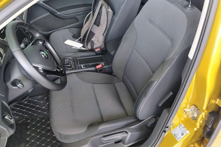 Volkswagen Golf 2018 car image #15