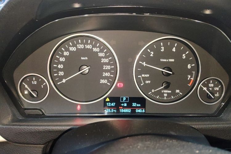 BMW 3 Series GT 2016 صورة سيارة #12