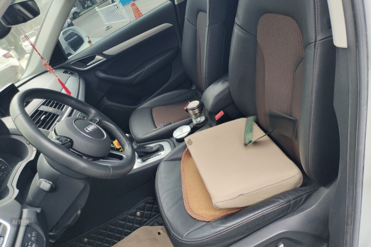 Audi Q3 2019 car image #17