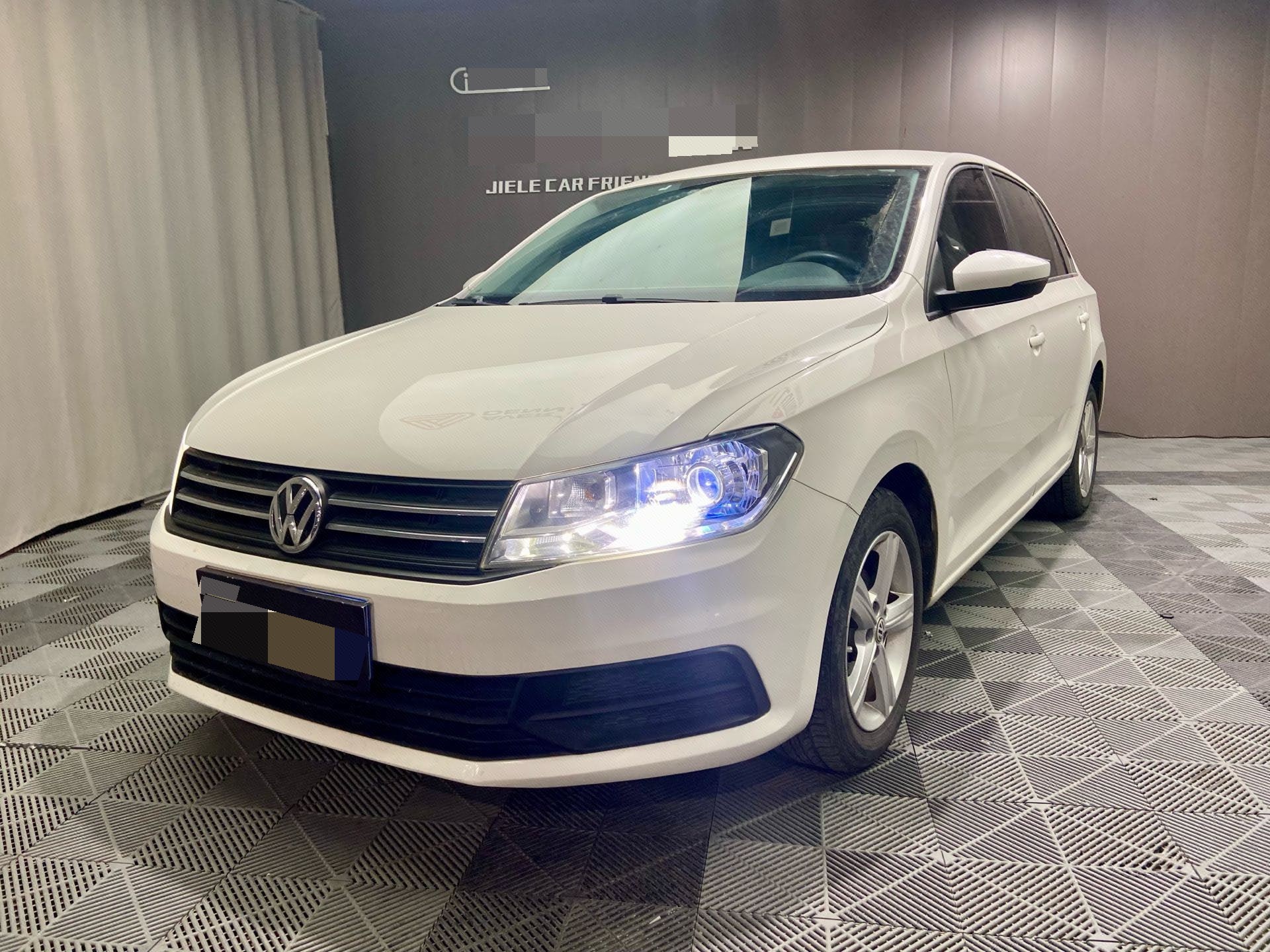 Volkswagen Santana 2016 car image 