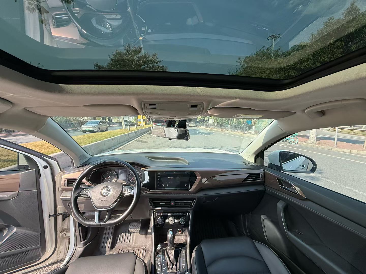 Volkswagen Tharu 2020 car image #7
