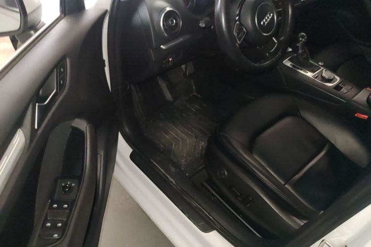 Audi A3 2015 car image #16