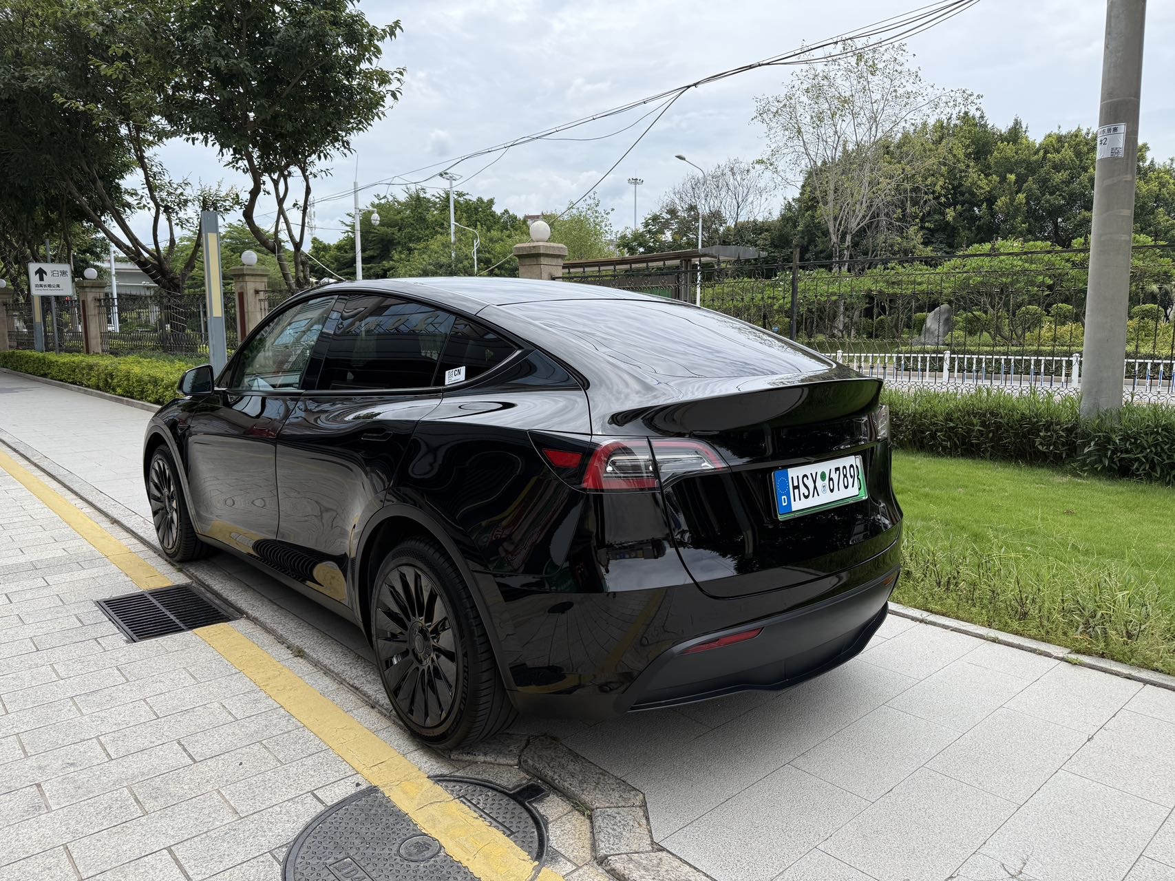 Tesla Model Y 2022 car image #3