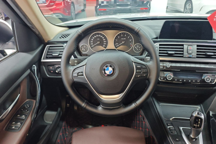 BMW 3 Series 2018 car image #15