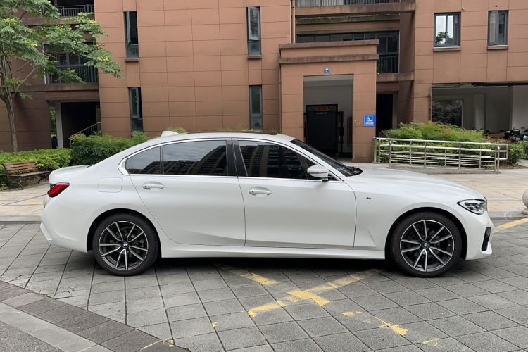 BMW 3 Series 2022 car image #5