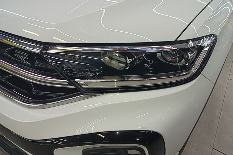 Volkswagen T-Roc 2024 car image #23