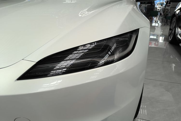 Tesla Model 3 2025 car image #23