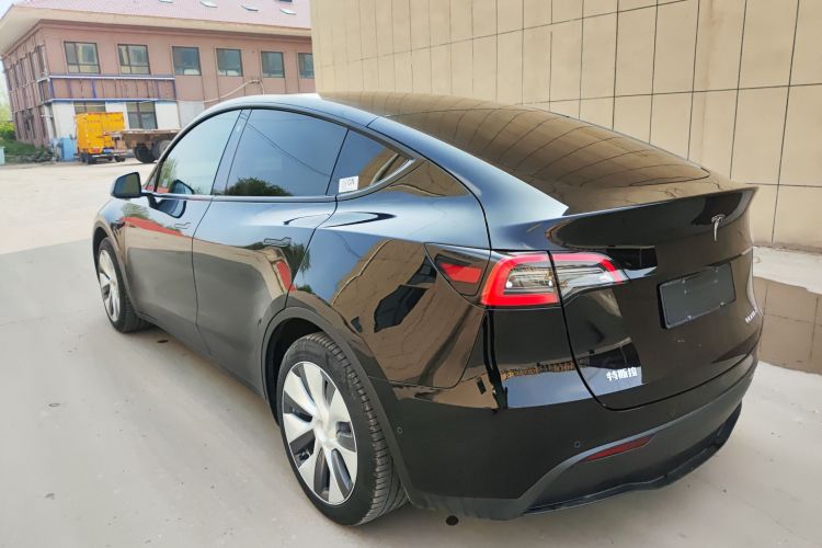 Tesla Model Y 2023 car image #5
