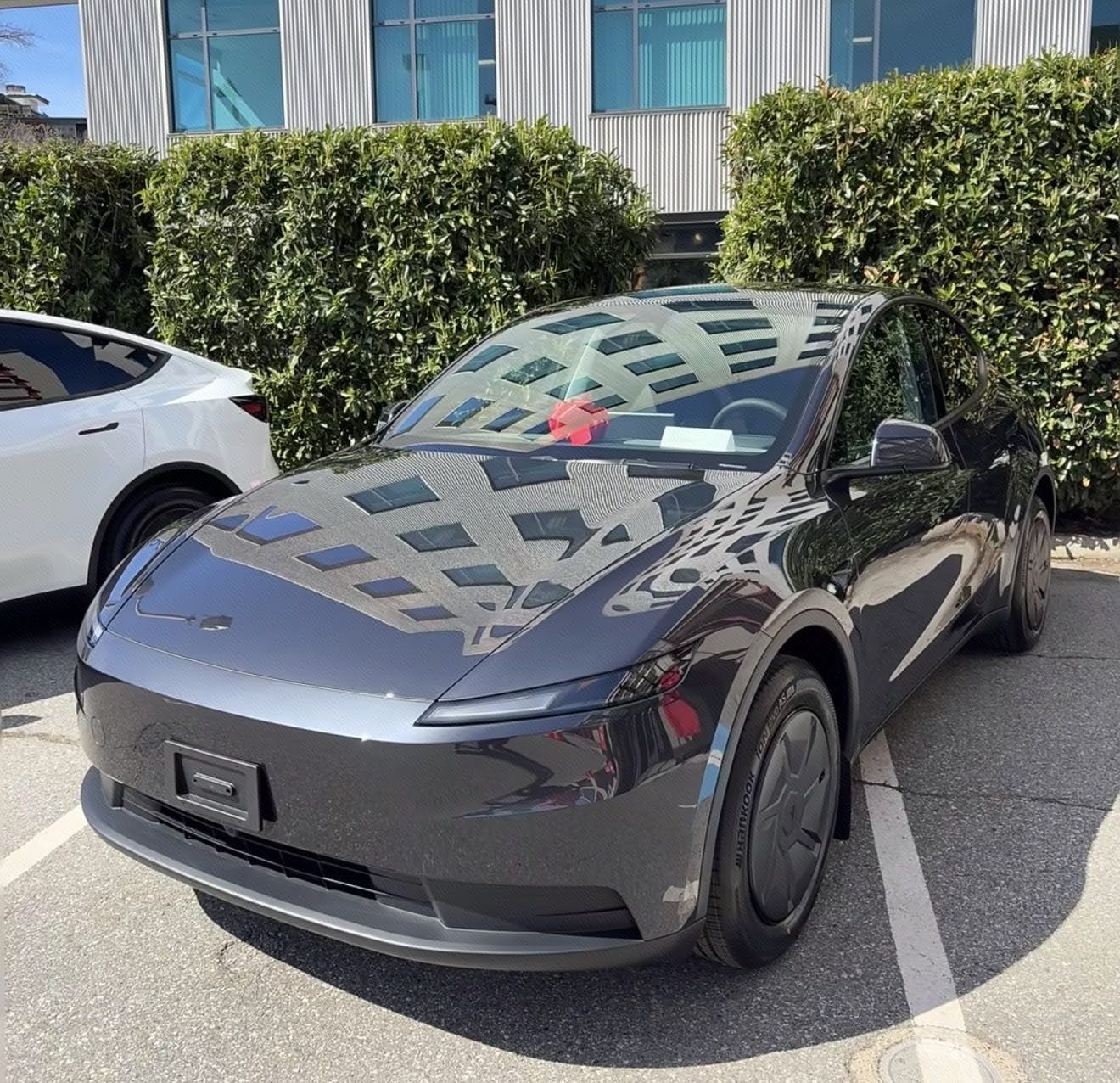 Tesla Model Y 2025 Tesla Model Y 2025 car image