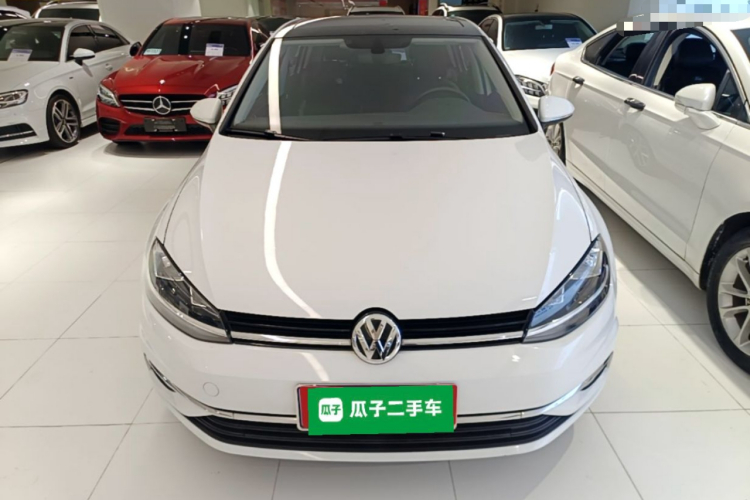 Volkswagen Golf 2018 car image #3