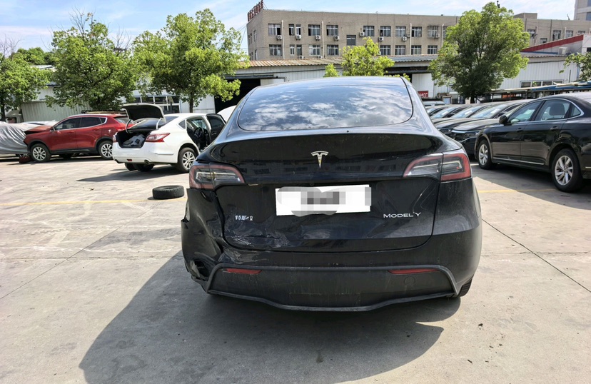 Tesla Model Y 2022 car image #4