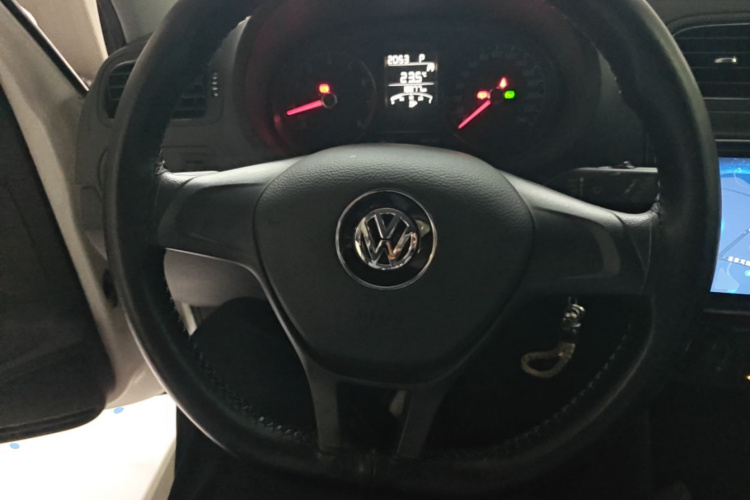 Volkswagen Polo 2019 car image #11