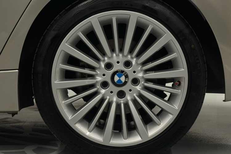 BMW 3 Series 2018 #12 BMW 3 Series 2018 car image #12