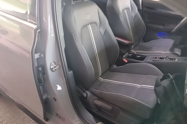 Volkswagen Golf 2024 car image #24