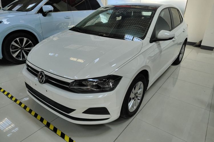 Volkswagen Polo 2022 car image #2