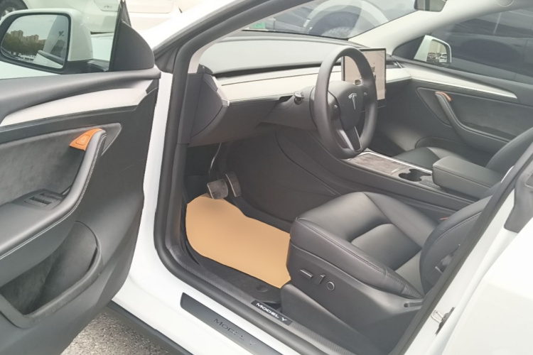 Tesla Model Y 2024 #12 Tesla Model Y 2024 car image #12