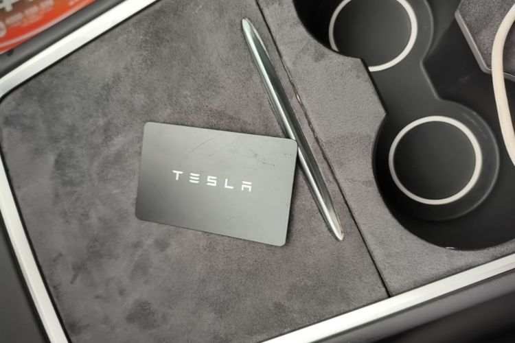 Tesla Model Y 2024 #9 Tesla Model Y 2024 car image #9