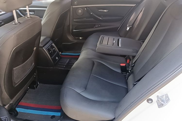 BMW 3 Series 2019 car image #17