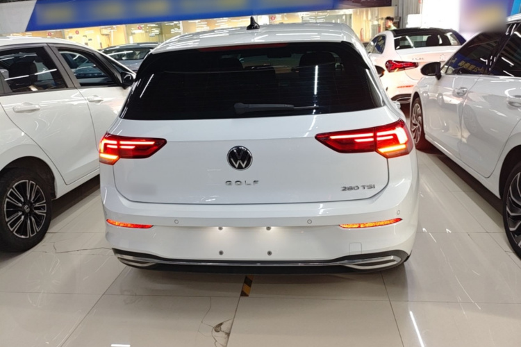 Volkswagen Golf 2022 car image #4