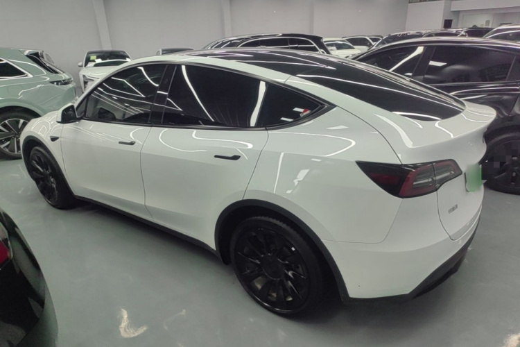 Tesla Model Y 2024 #5 Tesla Model Y 2024 car image #5