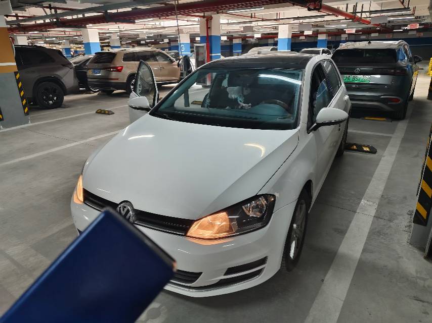 Volkswagen Golf 2015 Volkswagen Golf 2015 car image