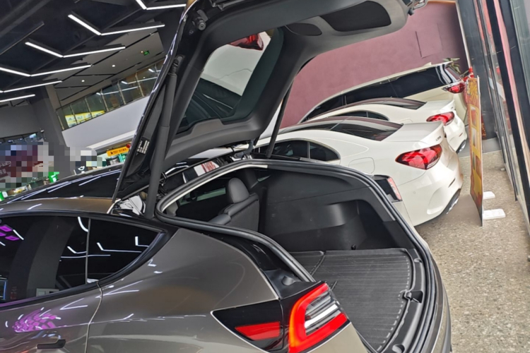Tesla Model Y 2023 car image #19